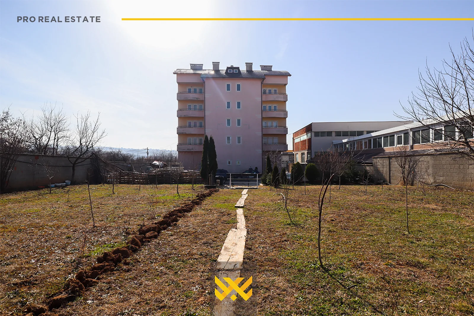 Objekt 1200m² në #SHITJE në Bardhosh.