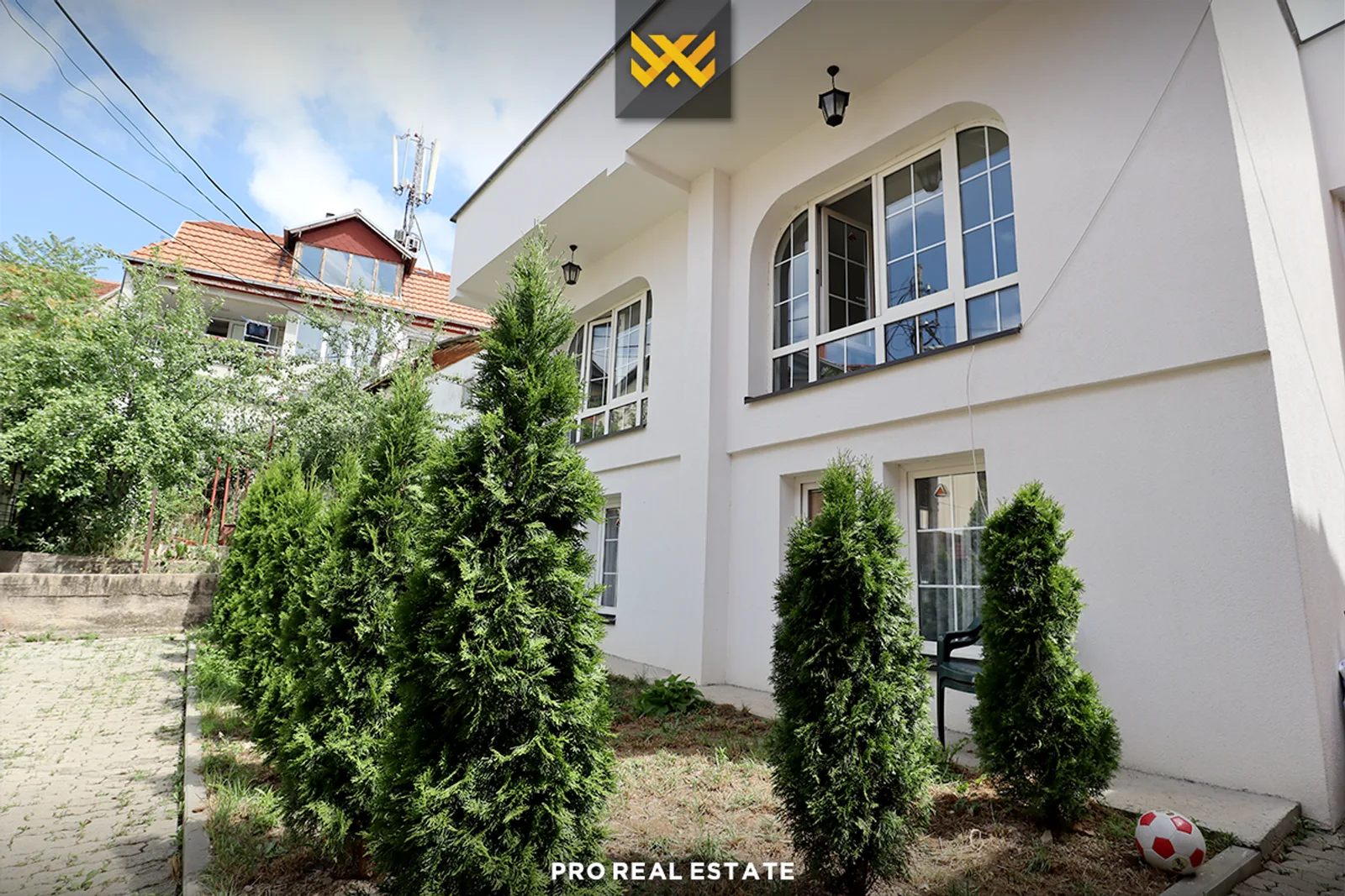 Shtëpi 285m² në #SHITJE në Taslixhe.