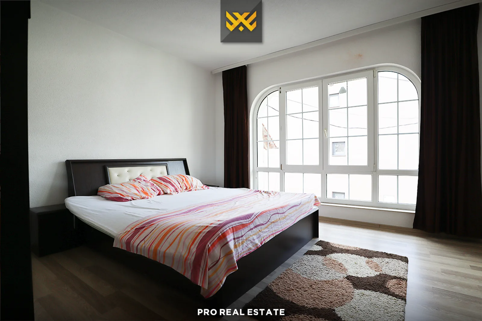 Shtëpi 285m² në #SHITJE në Taslixhe.