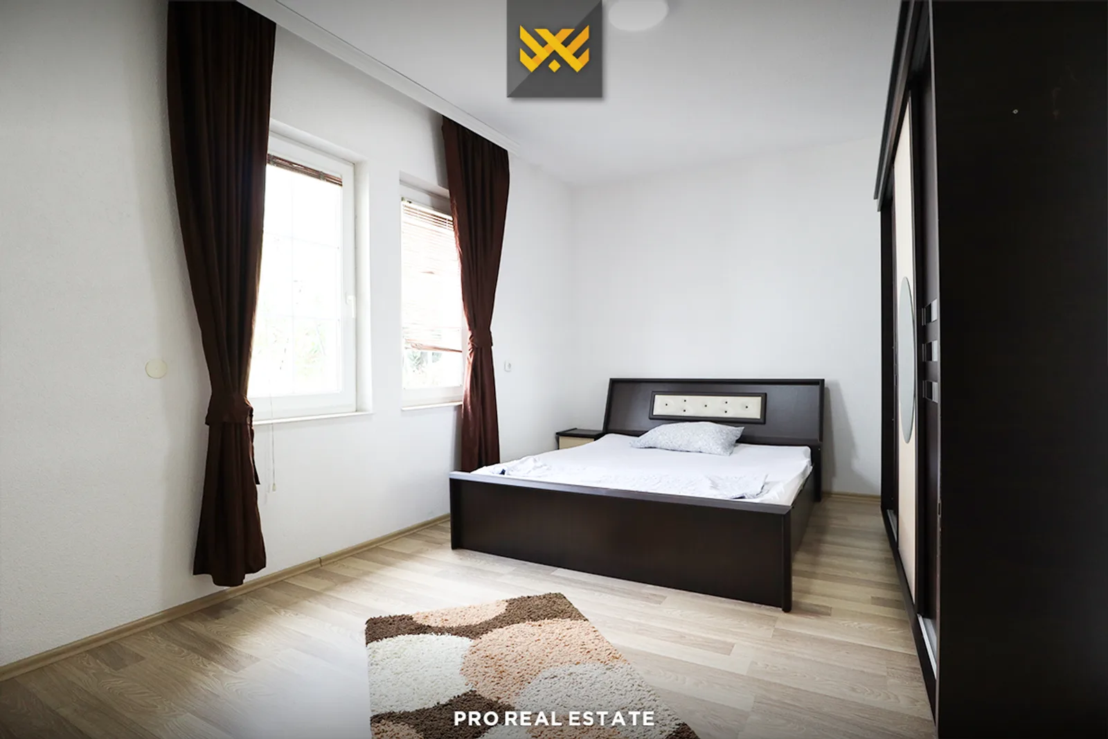 Shtëpi 285m² në #SHITJE në Taslixhe.
