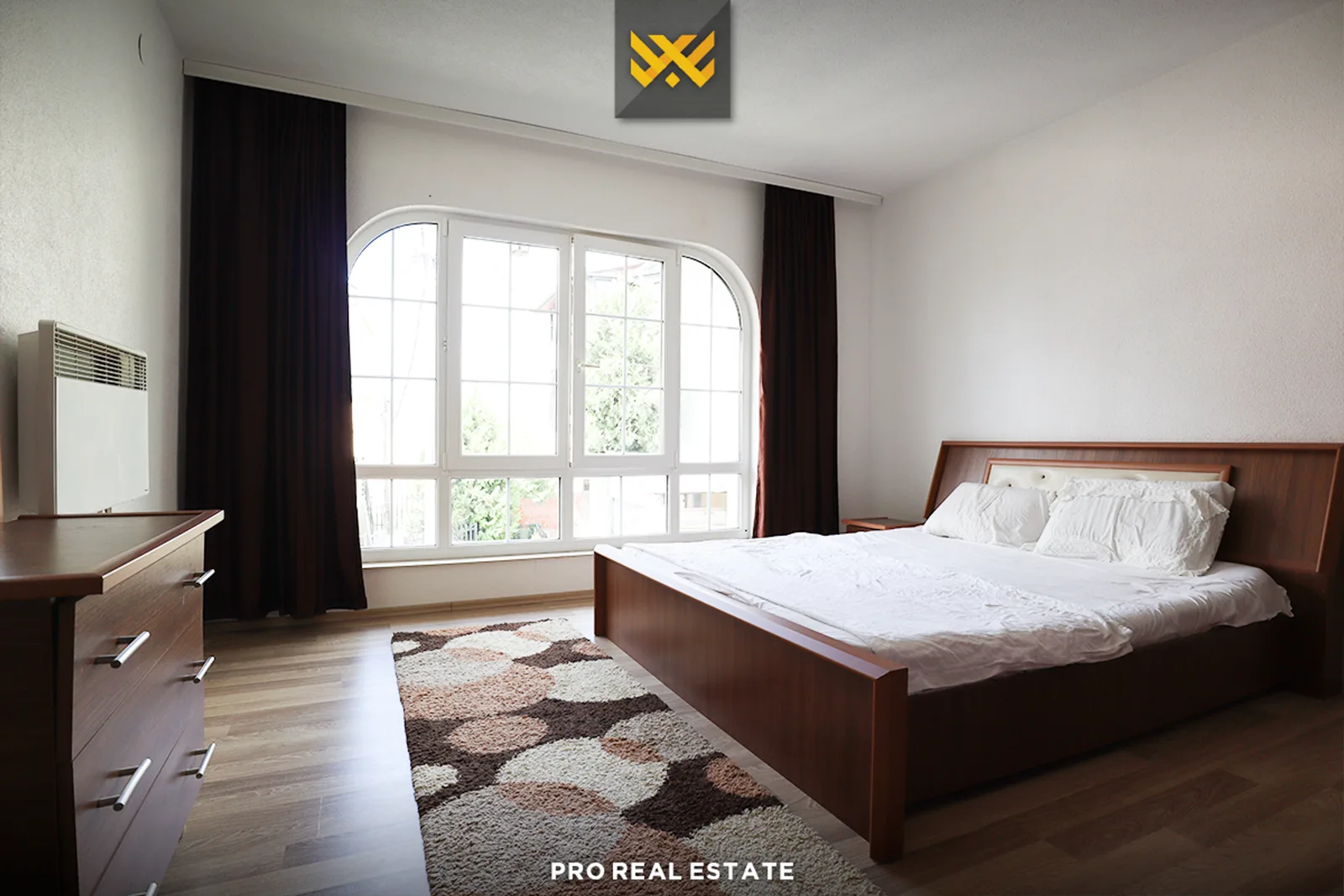 Shtëpi 285m² në #SHITJE në Taslixhe.