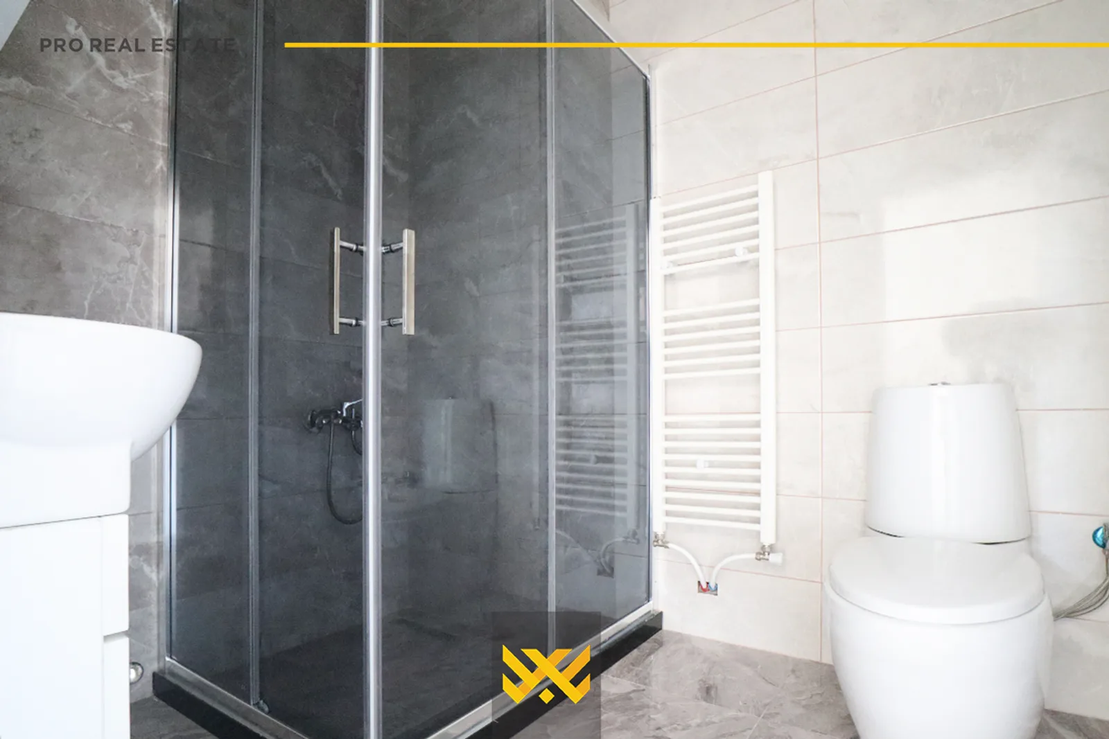 Banesë – Penthouse 150m² + 100m² në #SHITJE në Emshir.