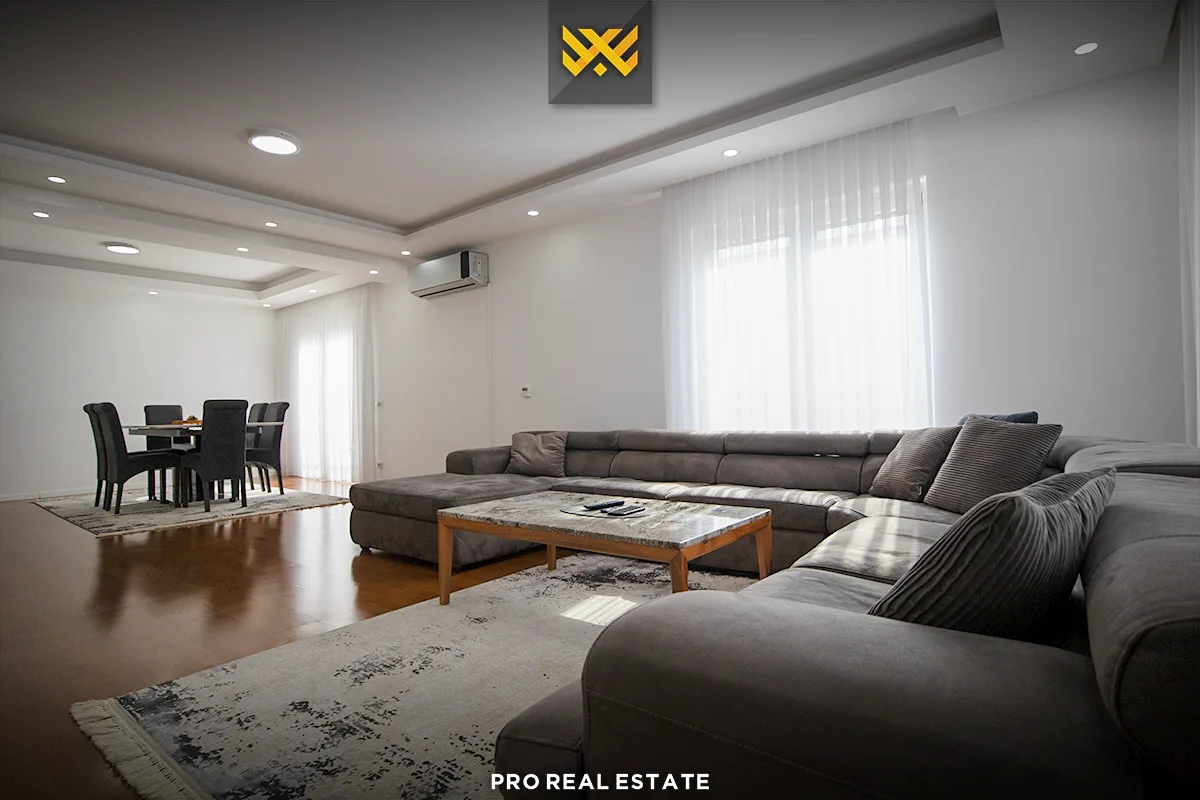 Shtëpi 450m² ne SHITJE në Lagjen Qëndresa