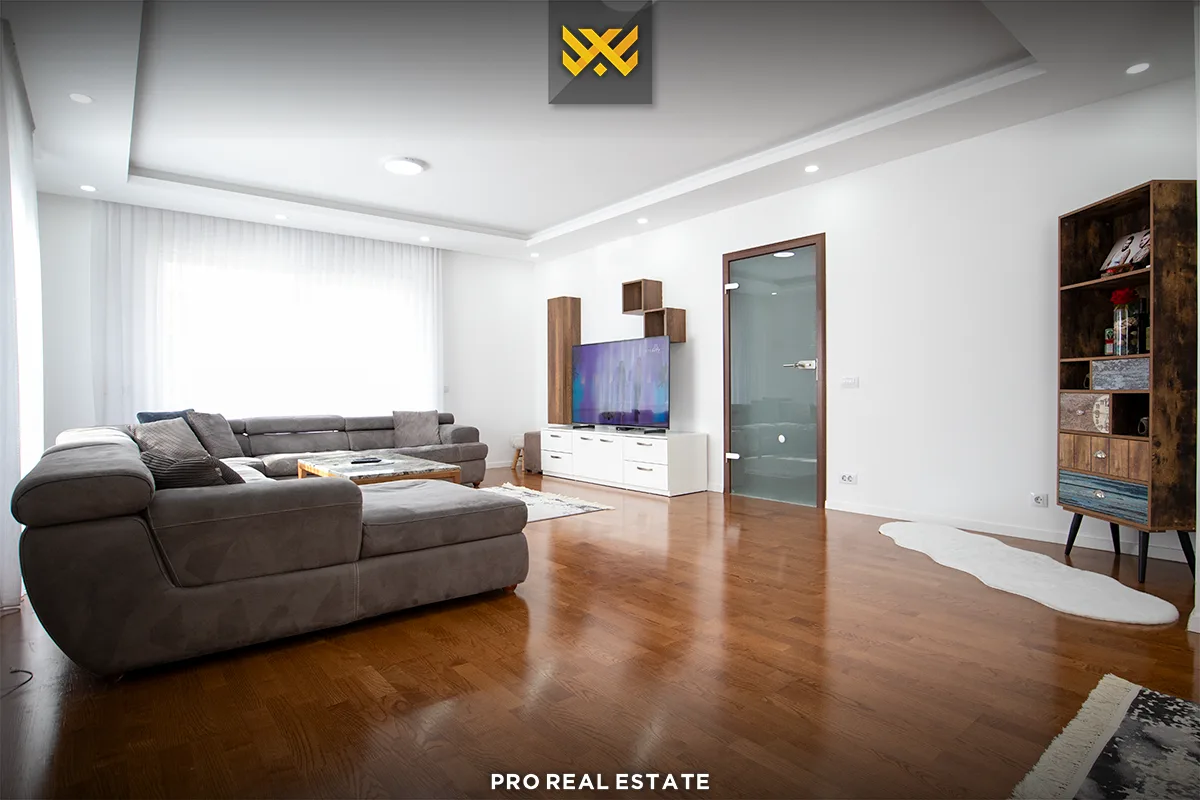 Shtëpi 450m² ne SHITJE në Lagjen Qëndresa