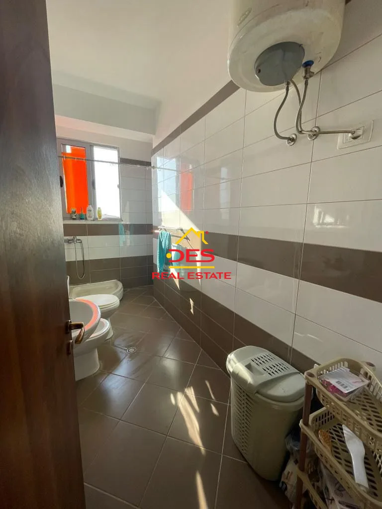 Jepet me qira apartament 2+1 pranë palestrës së mundjes, vlorë.