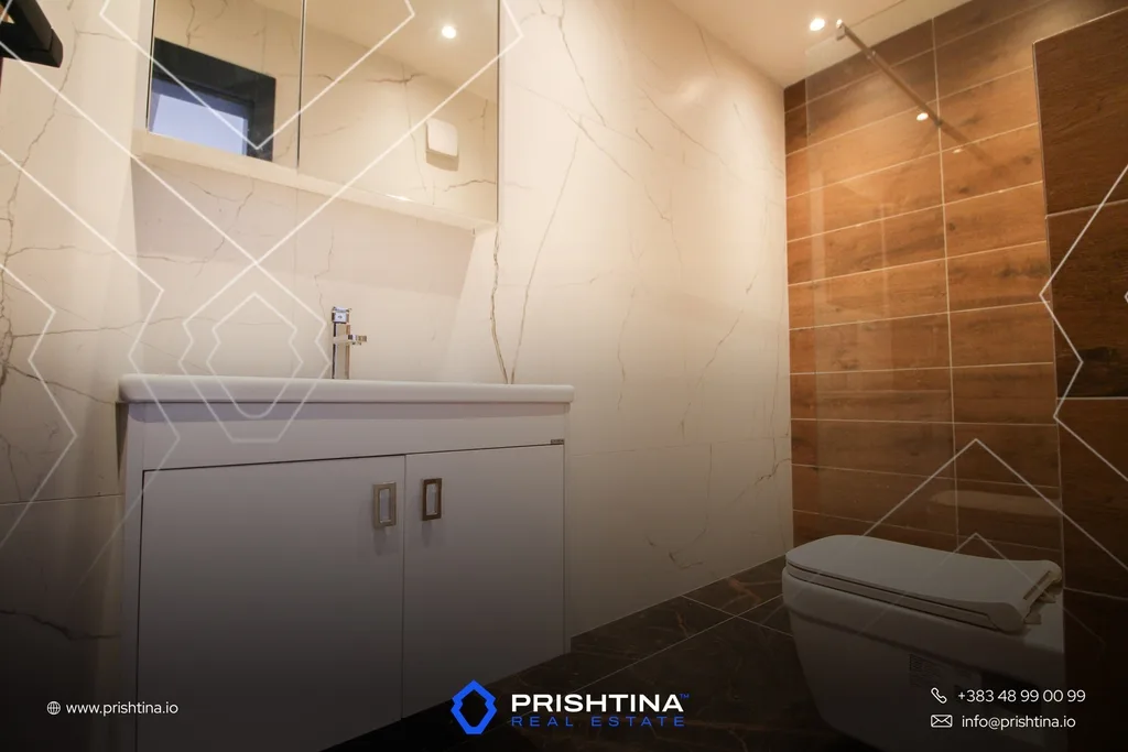 Penthouse me qira 178m² + 120m² në Arbëri/Dragodan
