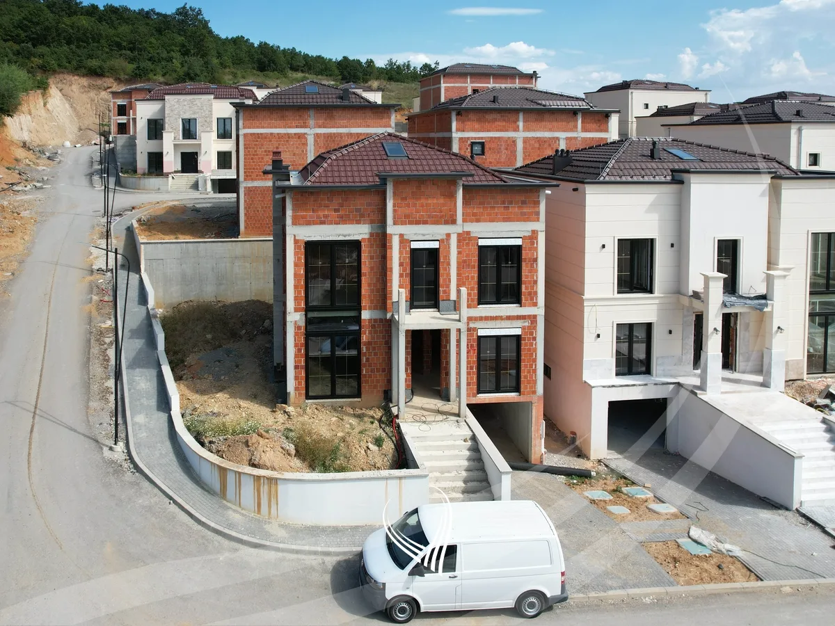 Shtëpi 350m2 – TIPI C, në shitje në lagjen Royal Green Residence – Zllatar