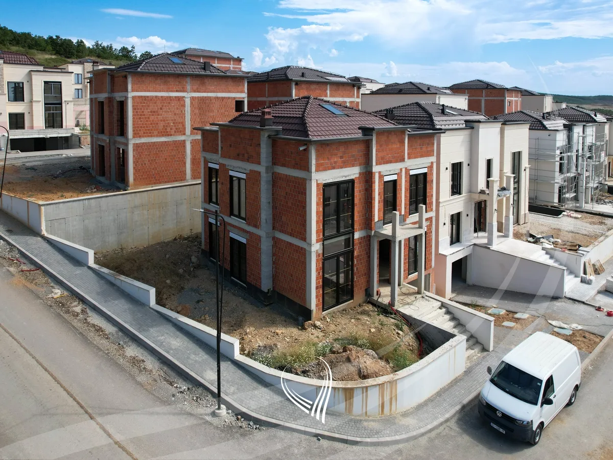 Shtëpi 350m2 – TIPI C, në shitje në lagjen Royal Green Residence – Zllatar