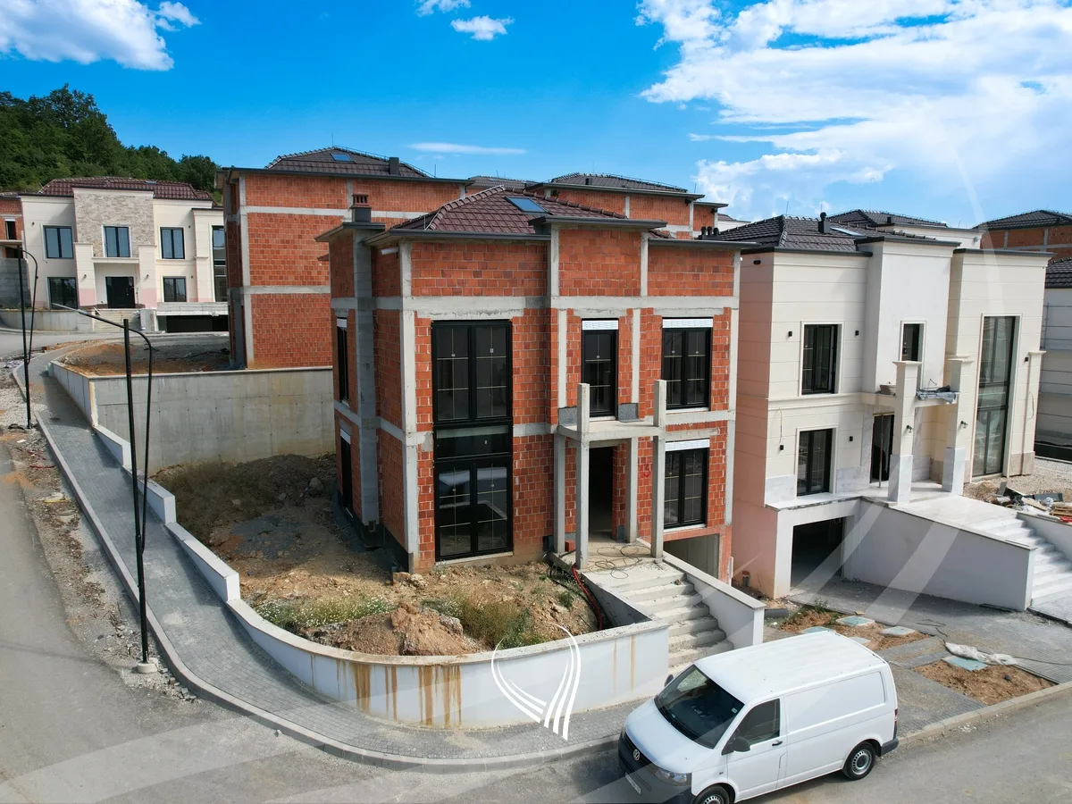 Shtëpi 350m2 – TIPI C, në shitje në lagjen Royal Green Residence – Zllatar