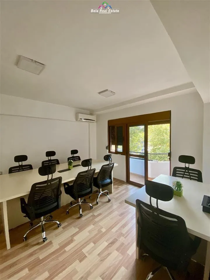 Zyre Me Qera 3+1 ne Qender (ID BZ2490) Tirane