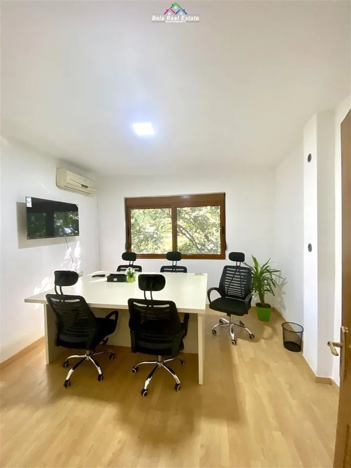 Zyre Me Qera 3+1 ne Qender (ID BZ2490) Tirane