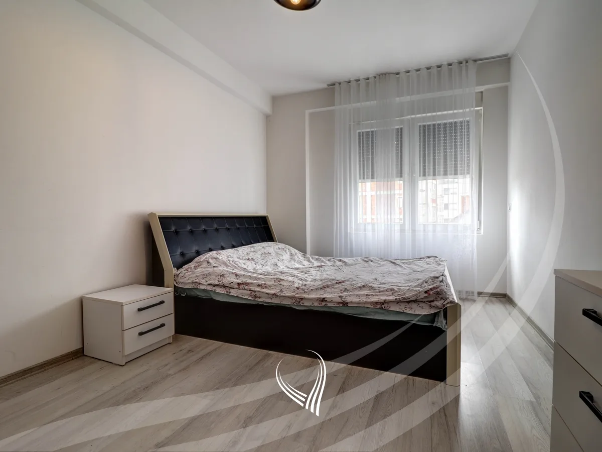 Banesë me 3 dhoma gjumi me qira në lagjen Tophane