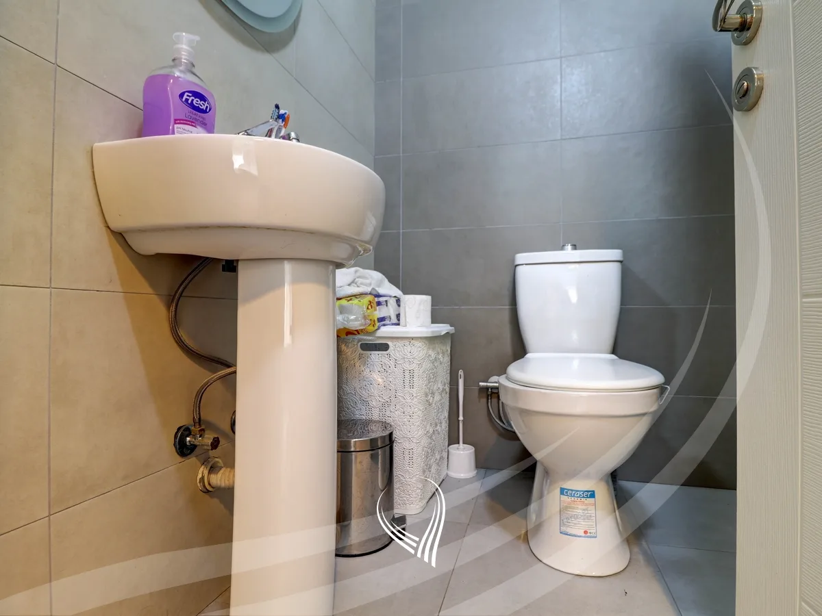 Banesë me 3 dhoma gjumi me qira në lagjen Tophane