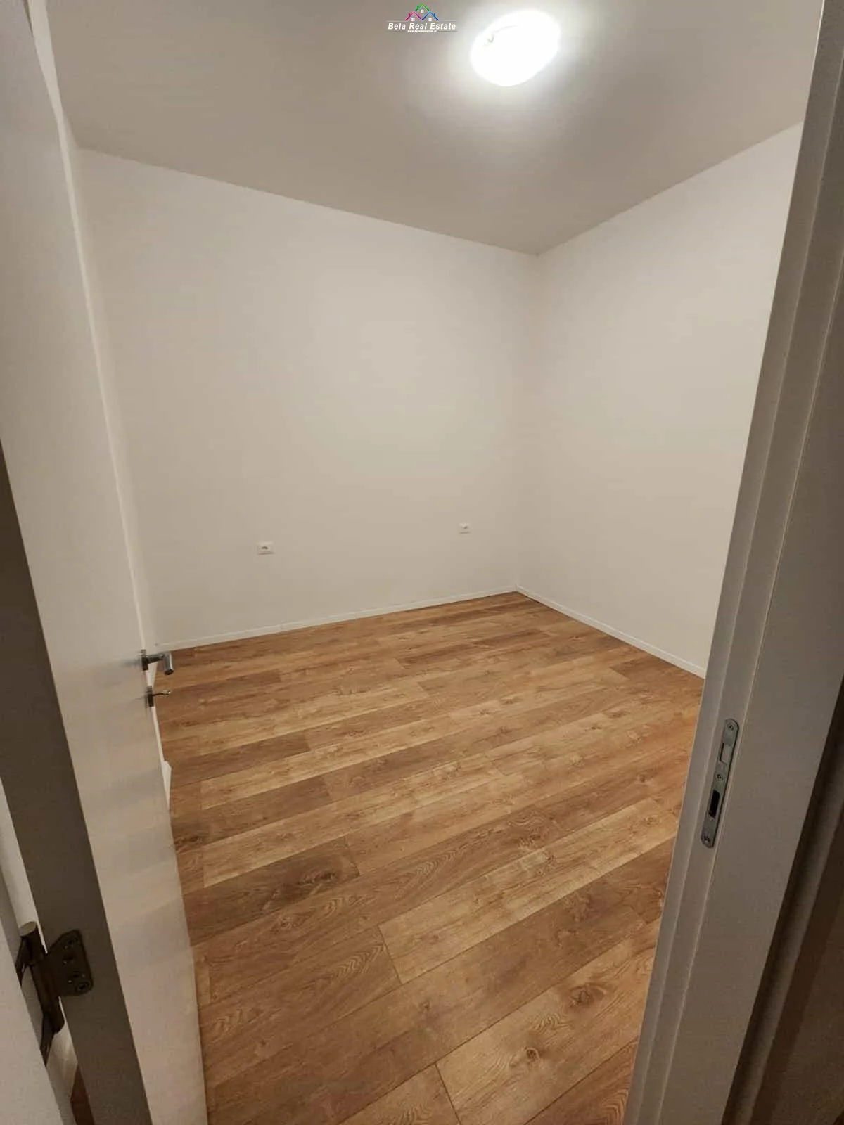 Zyre Me Qera Tek Pazari i Ri ( ID BZ2540 ) Tirane