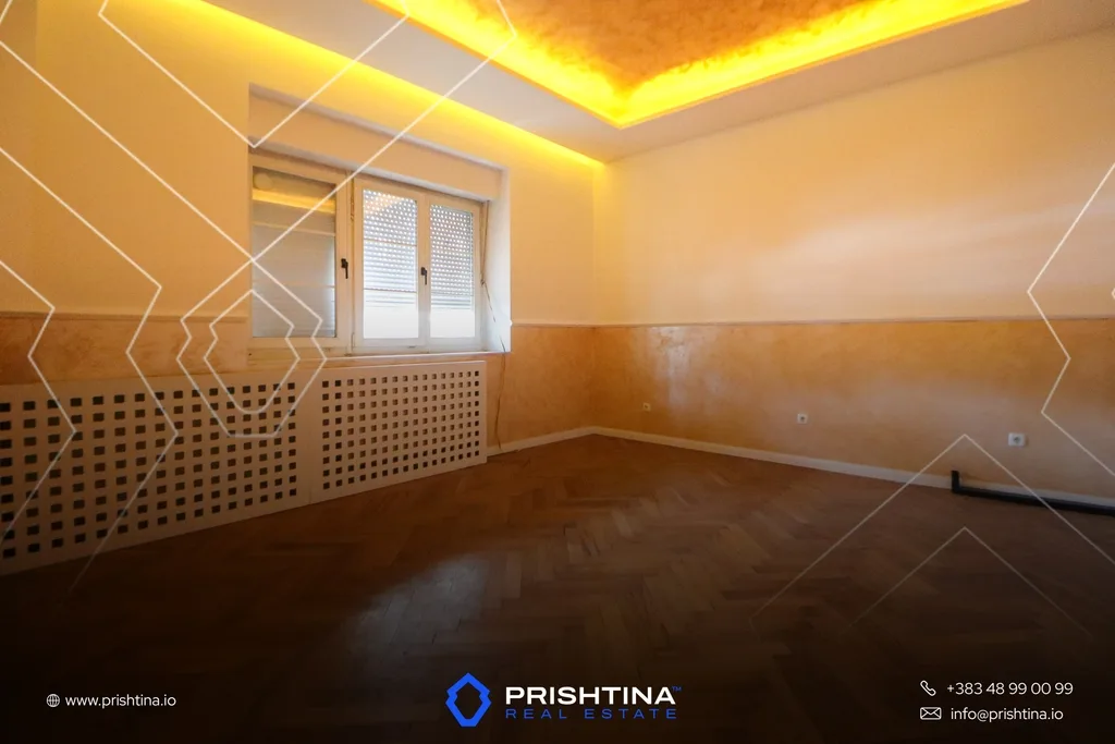 Zyrë me qira 100m² në Qendër