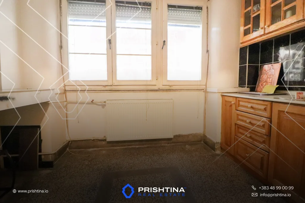 Zyrë me qira 100m² në Qendër