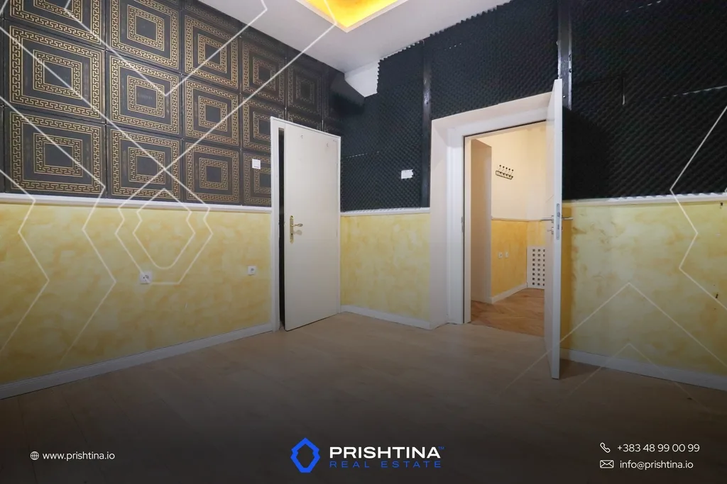 Zyrë me qira 100m² në Qendër