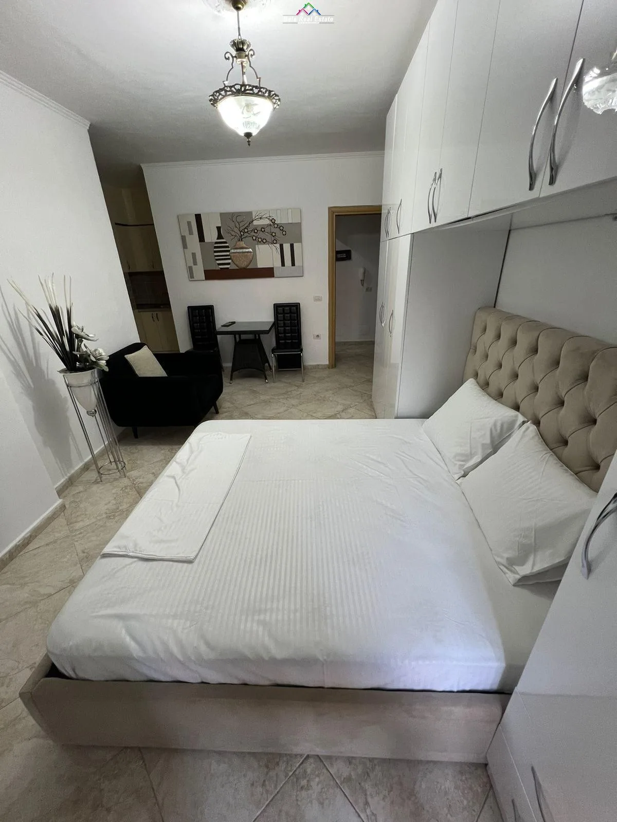 Garsoniere me qera tek Rruga e Barrikadave (ID BG120) Tirane