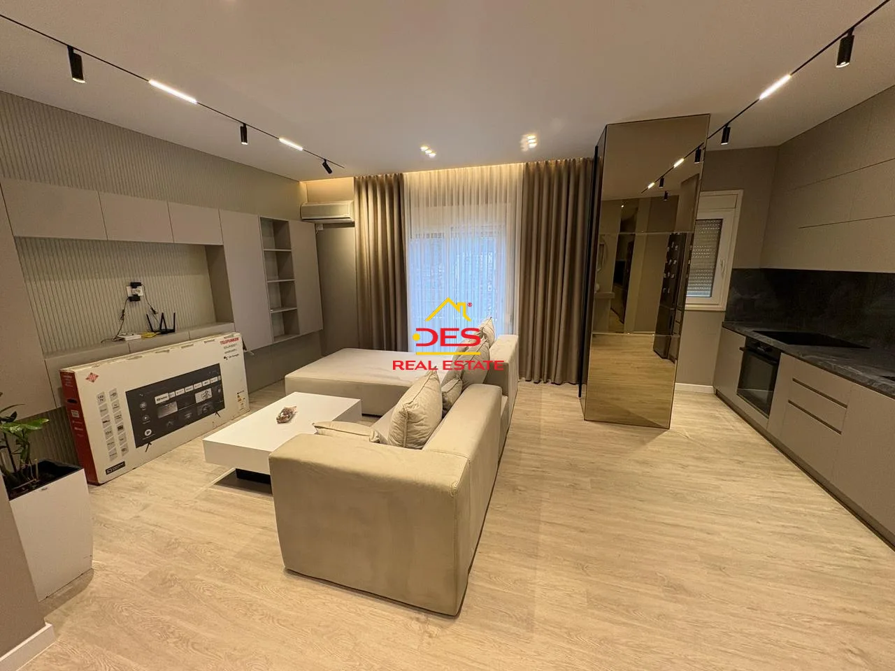 Jepet me qira apartament luksoz 2+1 pranë hotel partner, vlorë.