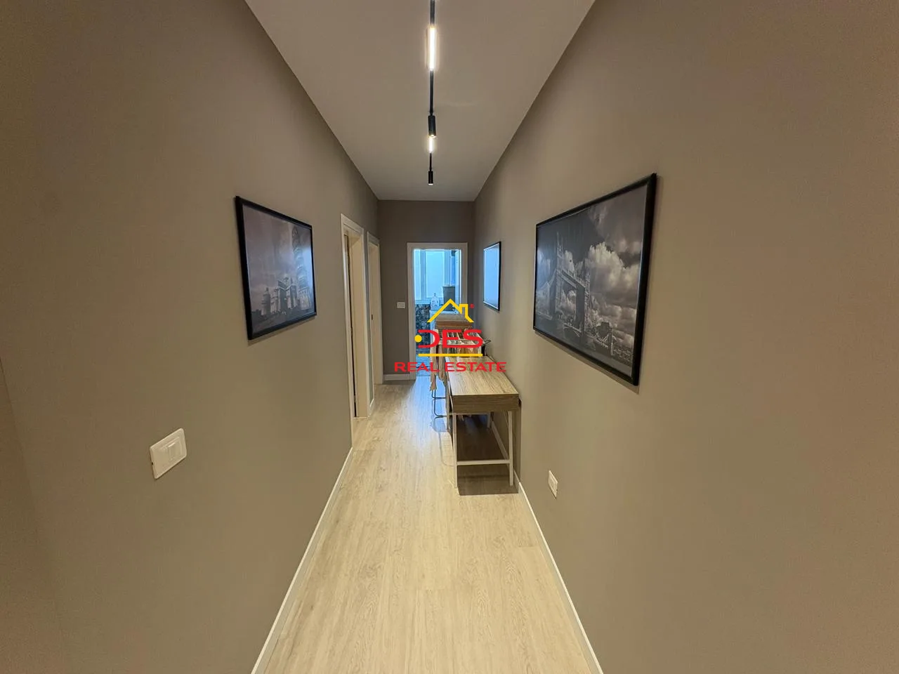 Jepet me qira apartament luksoz 2+1 pranë hotel partner, vlorë.