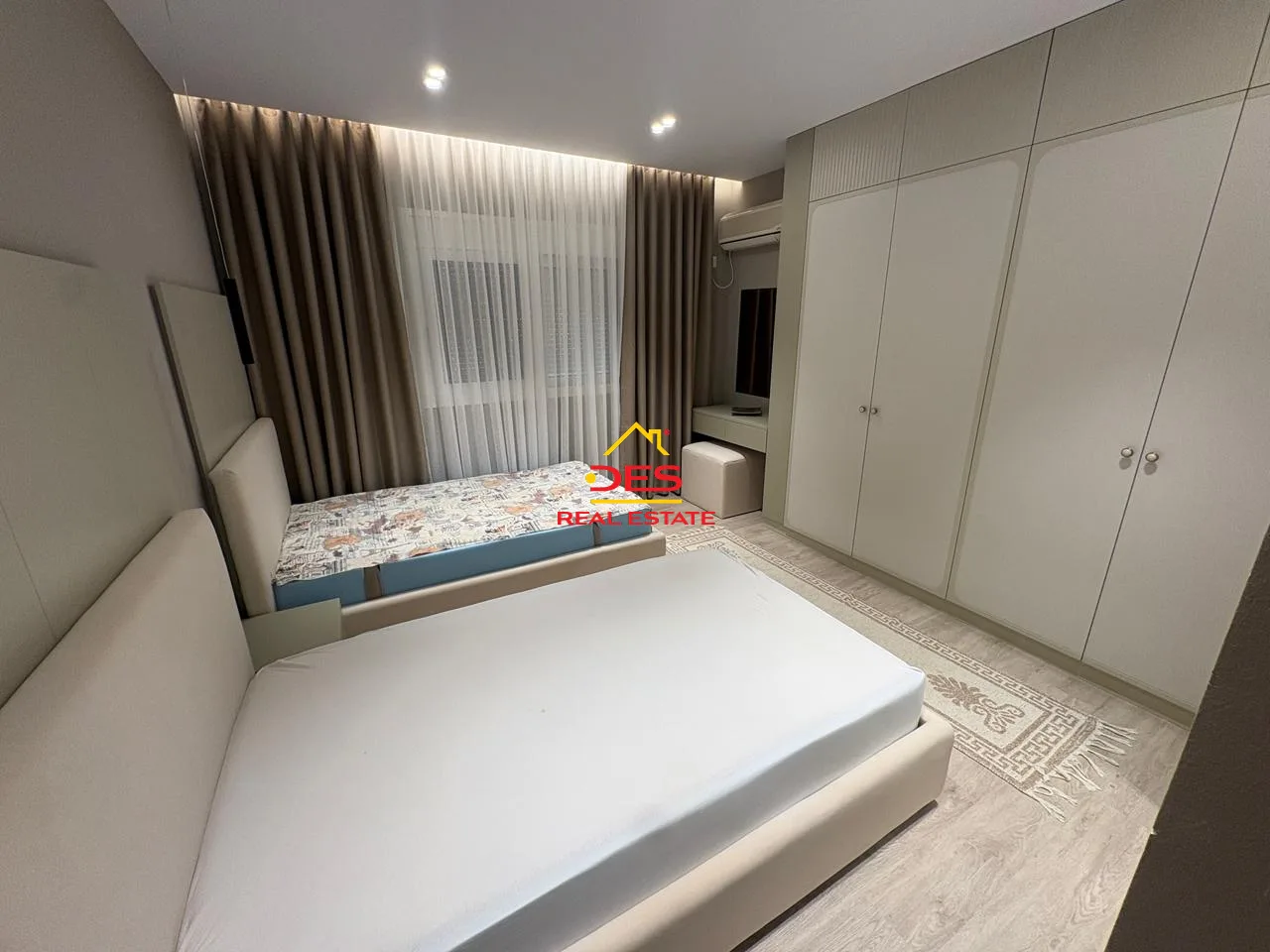 Jepet me qira apartament luksoz 2+1 pranë hotel partner, vlorë.