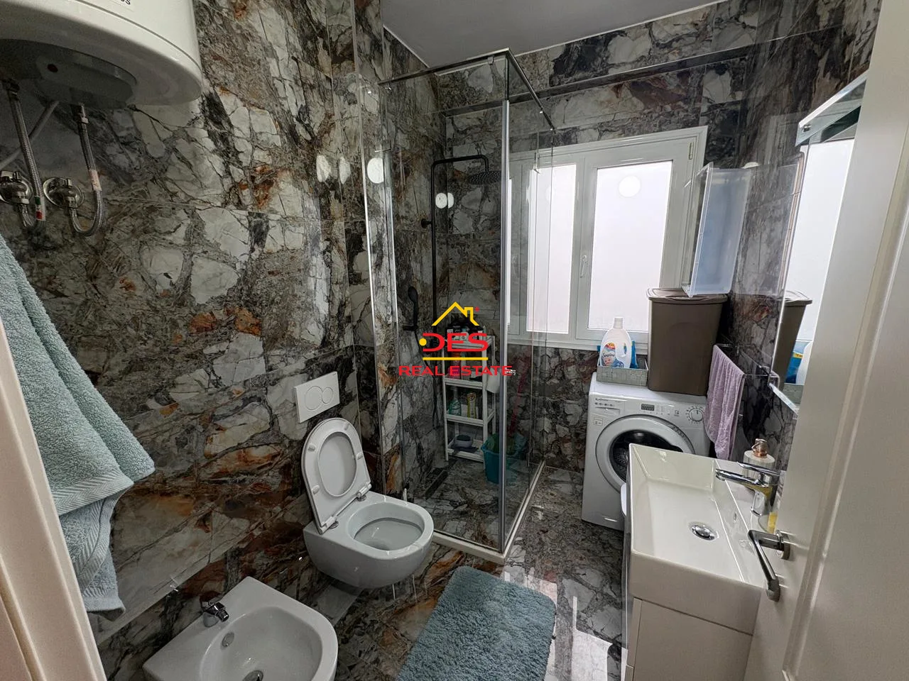 Jepet me qira apartament luksoz 2+1 pranë hotel partner, vlorë.