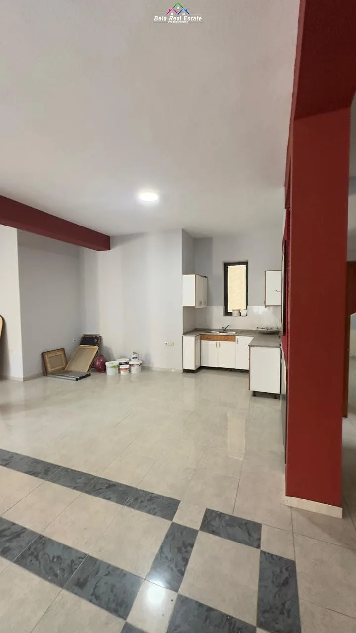 Zyre Me Qera Tek Rruga e Durresit (ID BZ2744) Tirane