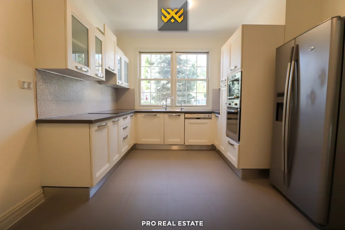 Shtëpi 264m² me #QIRA në Lagjen Fshati Ndërkombëtar