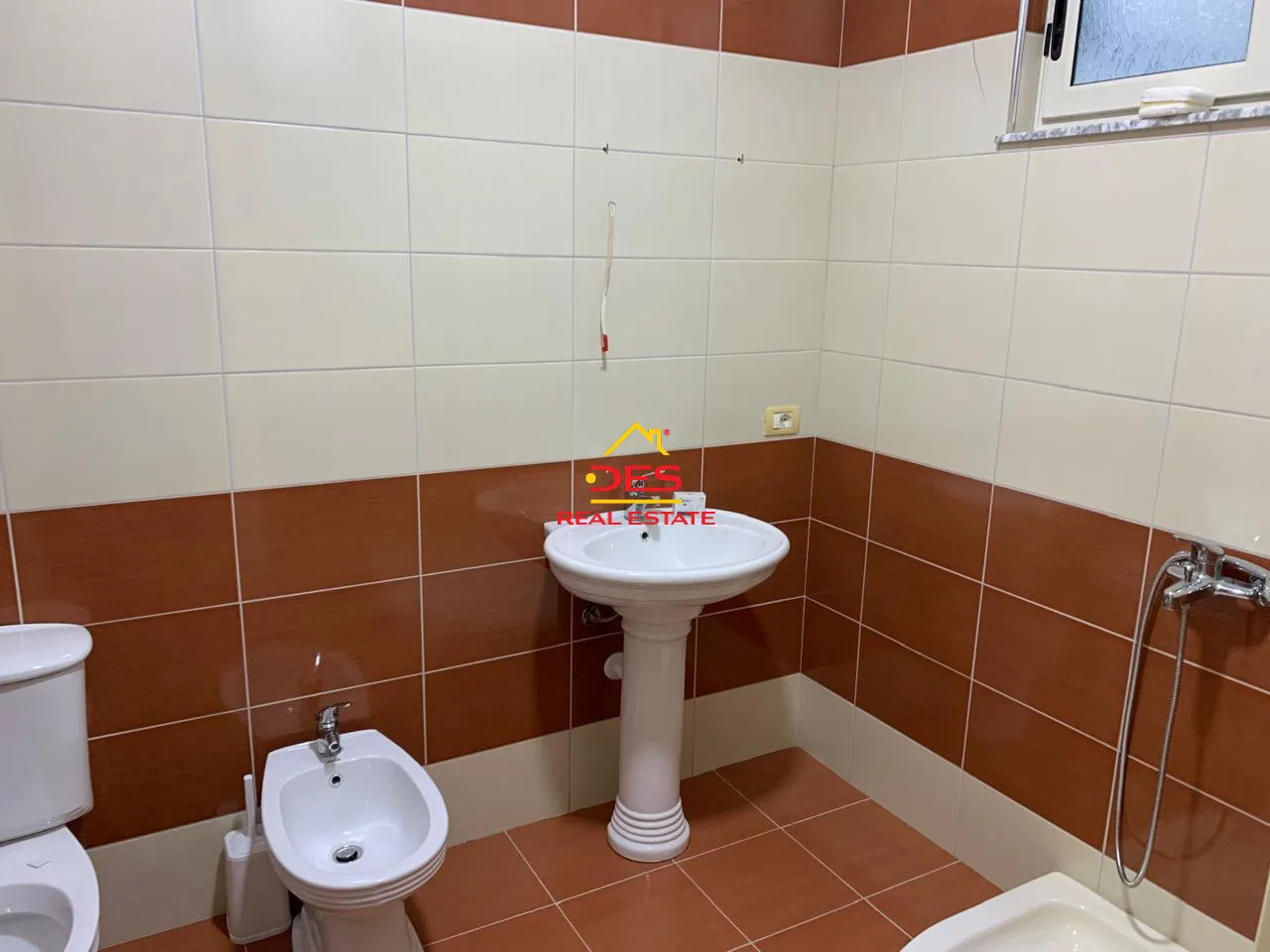 Jepet me qira apartament 2+1 në lagjen ‘kongresi elbasanit’, elbasan.