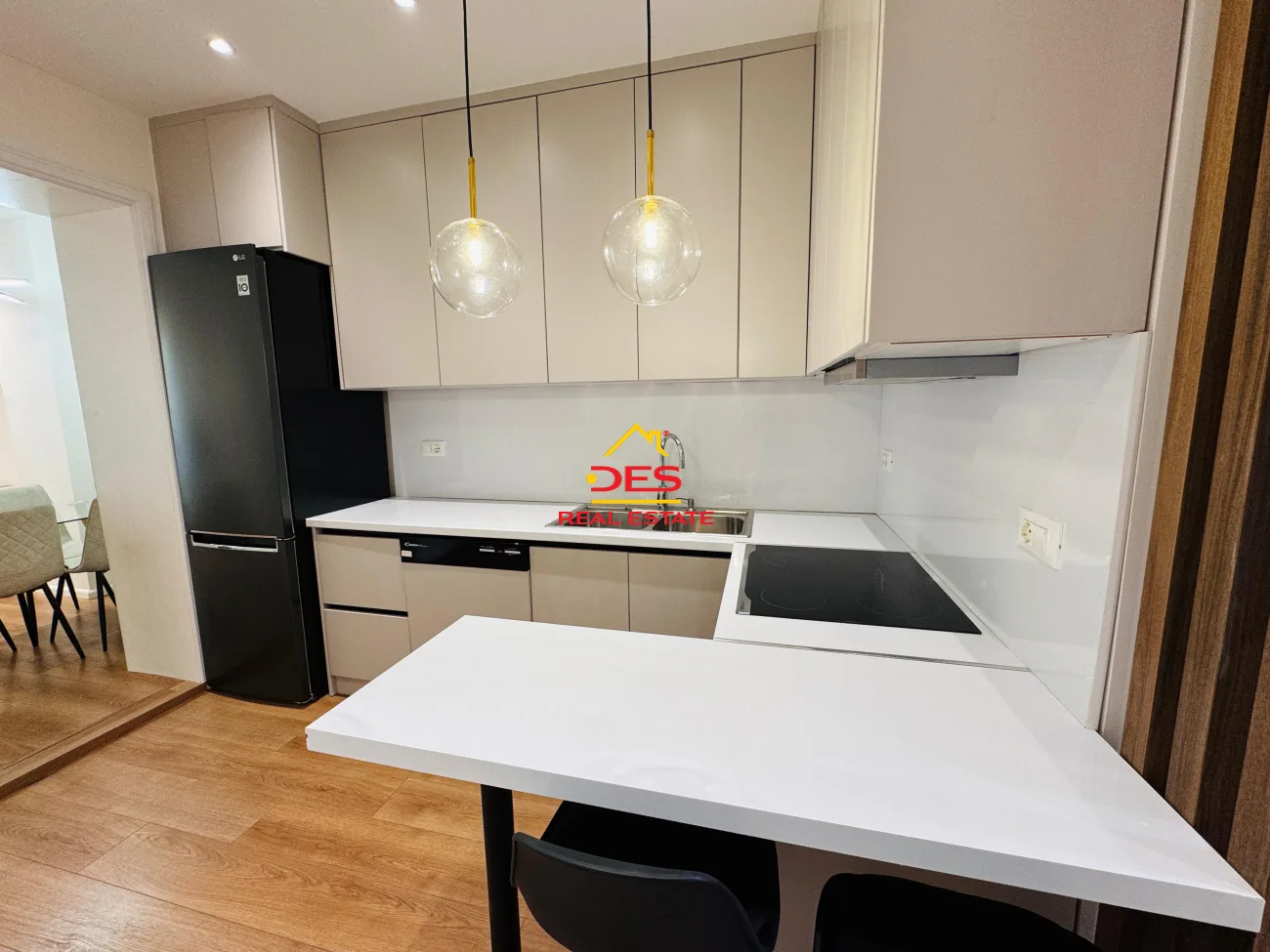 Jepet me qera apartament 2+1 ne zonen e Bllokut!