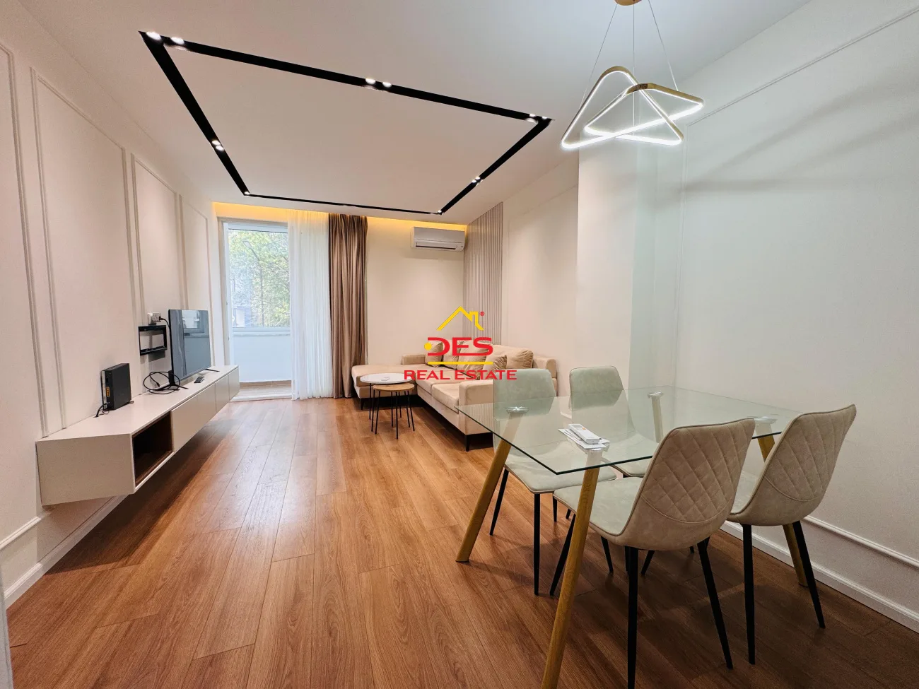 Jepet me qera apartament 2+1 ne zonen e Bllokut!
