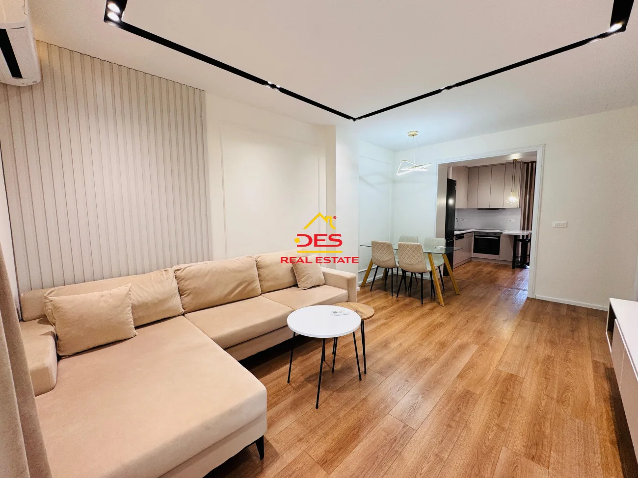 Jepet me qera apartament 2+1 ne zonen e Bllokut!