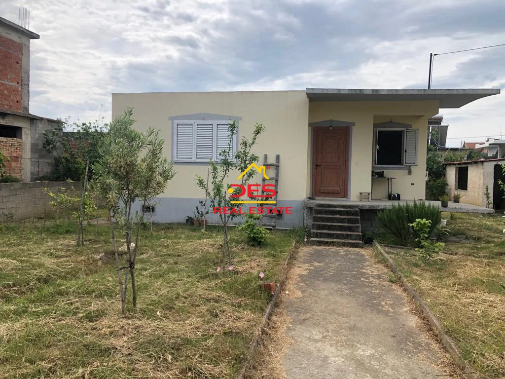 Shitet shtëpi private te fusha e druve, vlorë