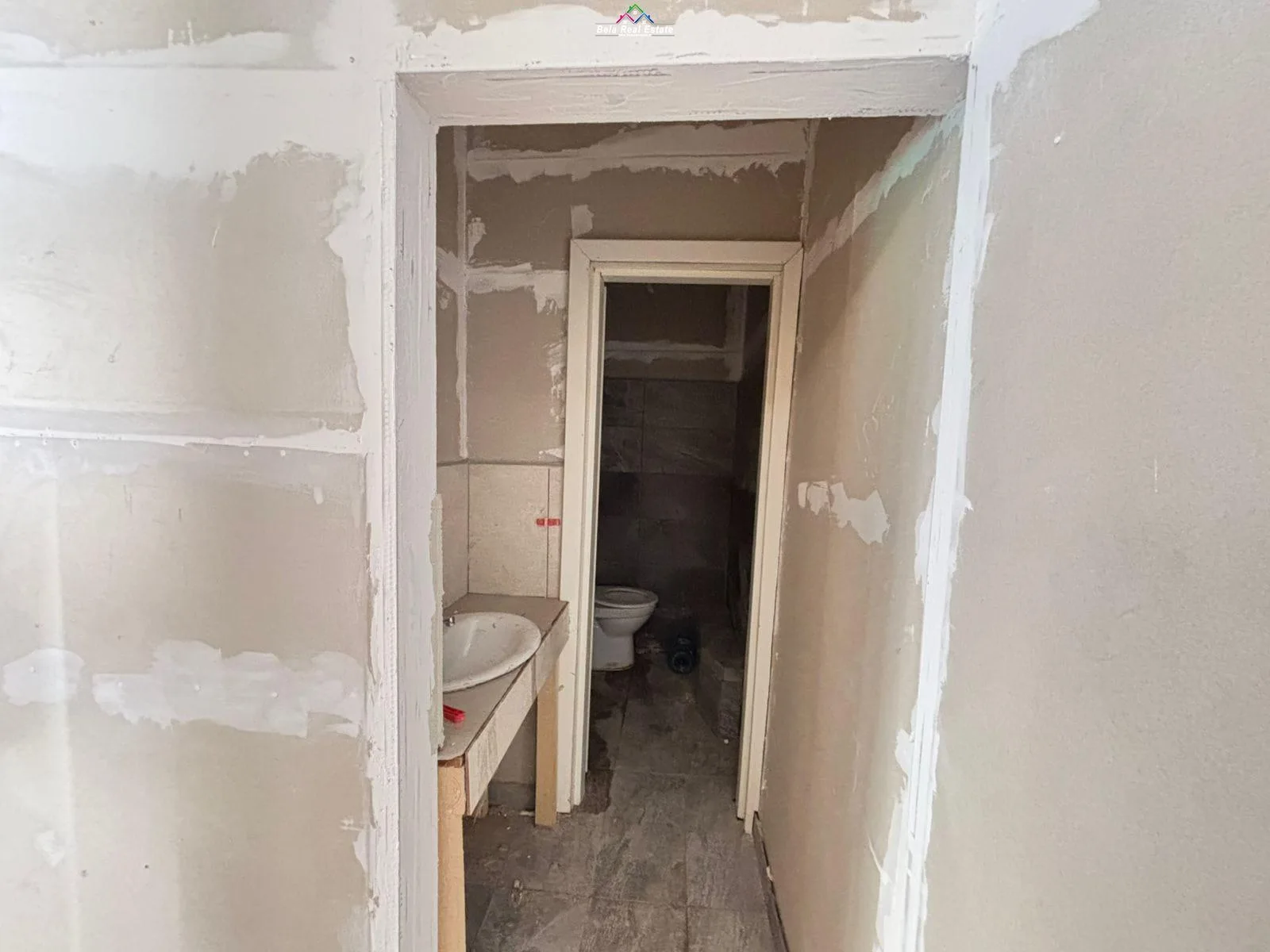 Lokal\Ambjent Biznesi Me Qera Tek Komuna E Parisit (ID BL2173) Tirane