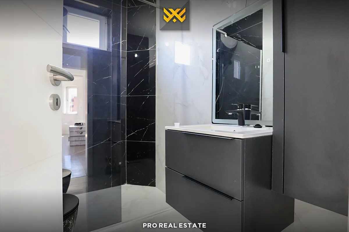 Kat shtëpie - Zyrë 84m² me#QIRA në Lagjen e Spitalit.