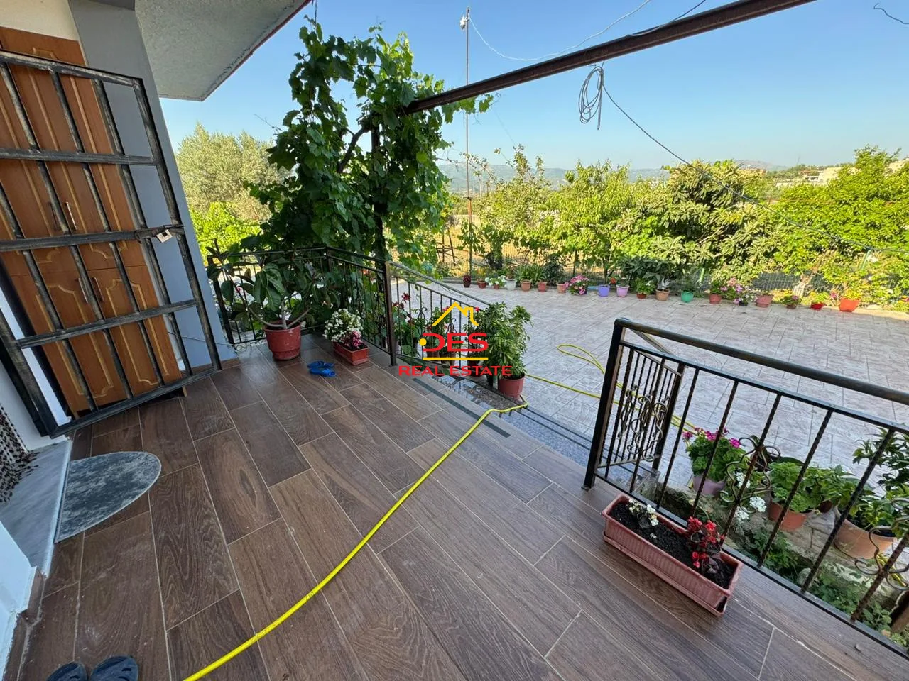 Shitet shtëpi private + truall në selenicë, vlorë