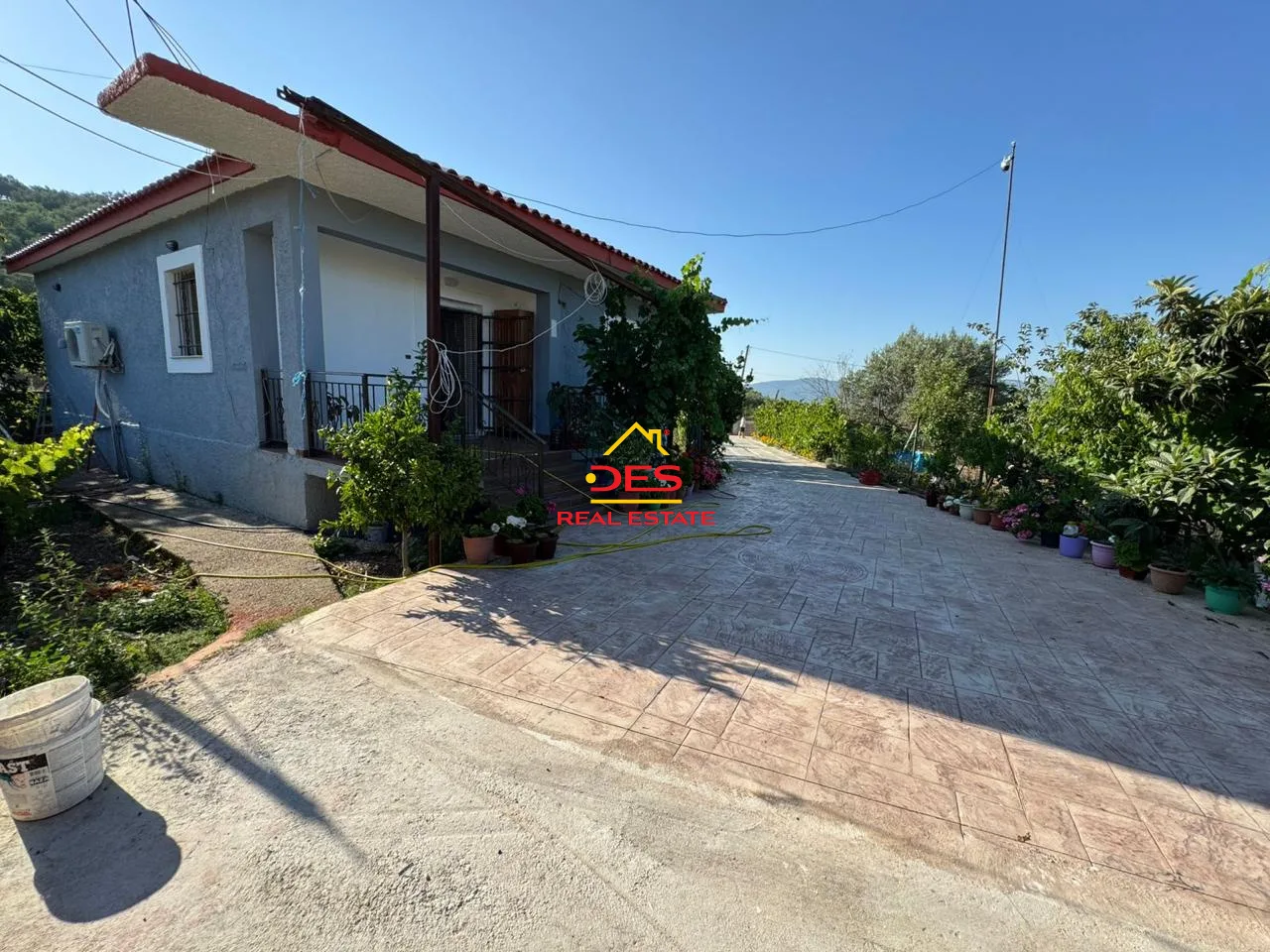 Shitet shtëpi private + truall në selenicë, vlorë
