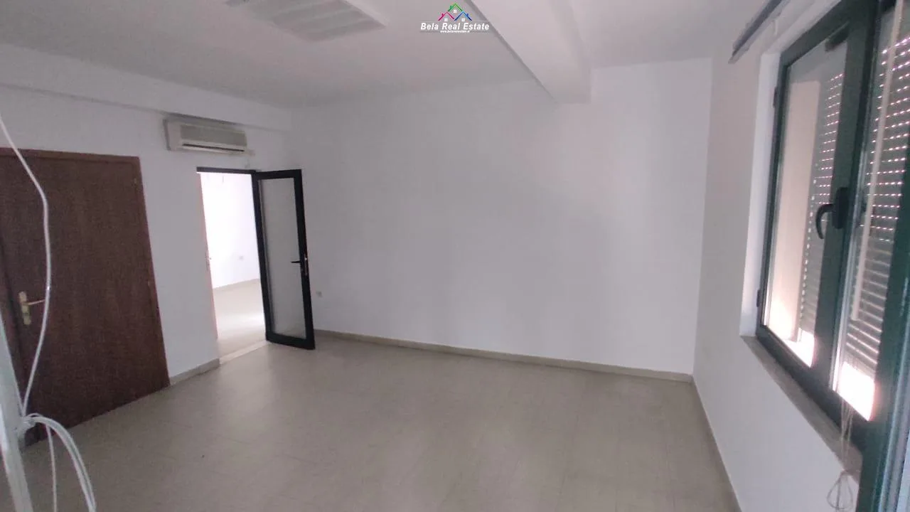Zyre Me Qera Tek Brryli (ID BZ2545) Tirane.
