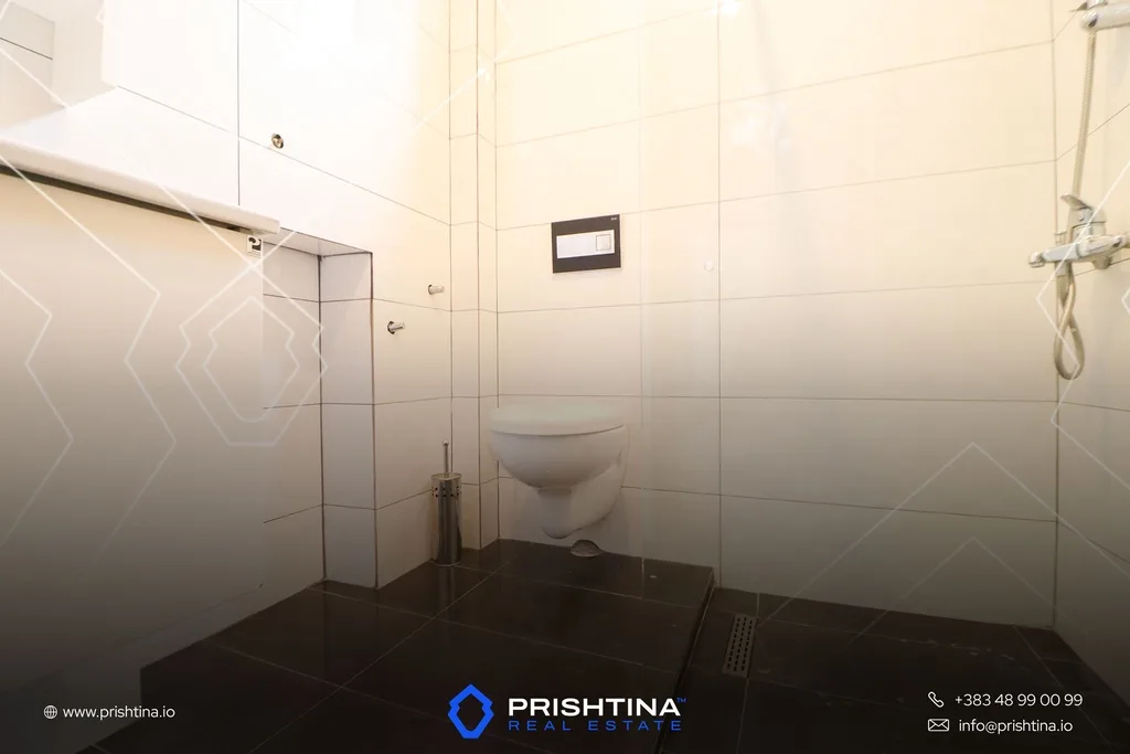 Shtëpi me qira 300m² në Bregu i Diellit