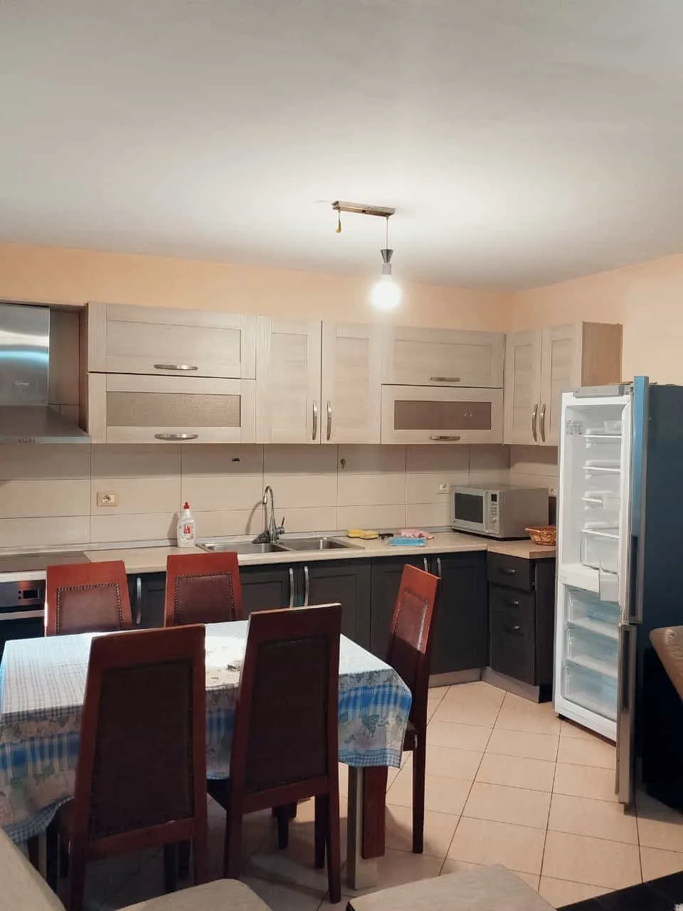 Apartament me qera 2+1 perball Maternitetit te Ri (ID B22182) Tirane