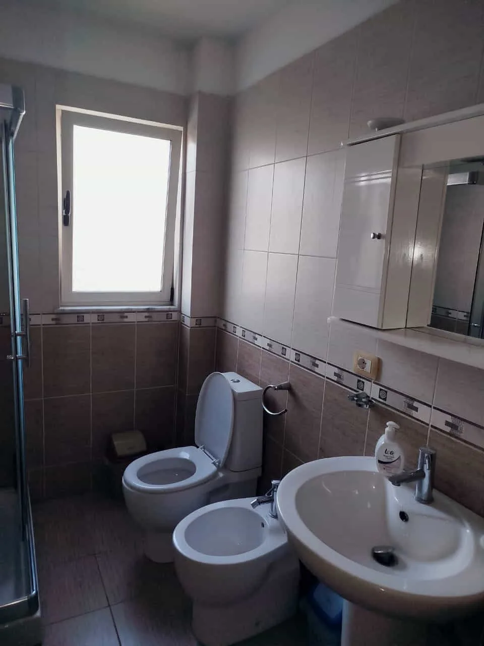 Apartament me qera 2+1 perball Maternitetit te Ri (ID B22182) Tirane