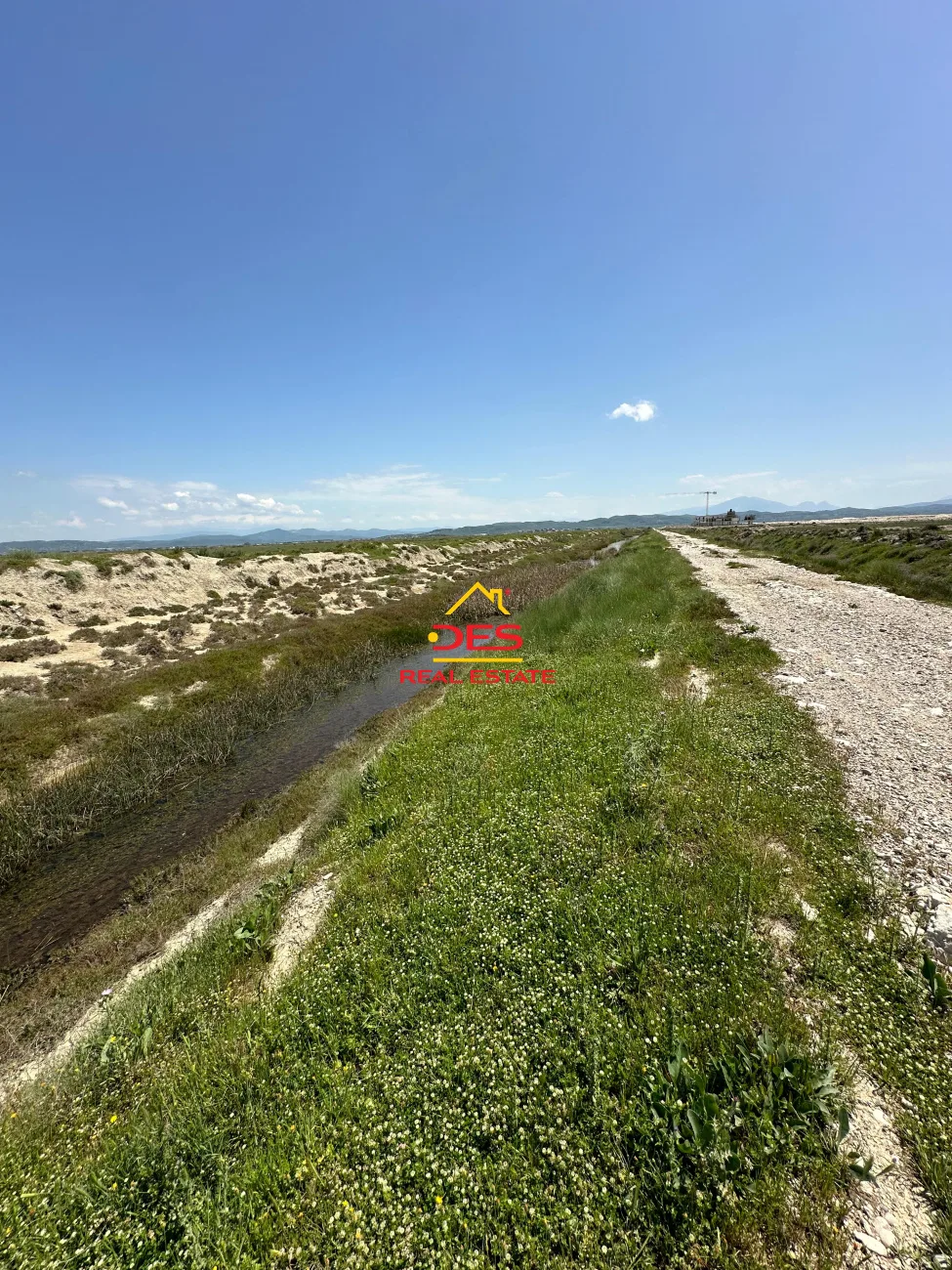 Shitet tokë arë në akërni pranë aeroportit,vlorë.
