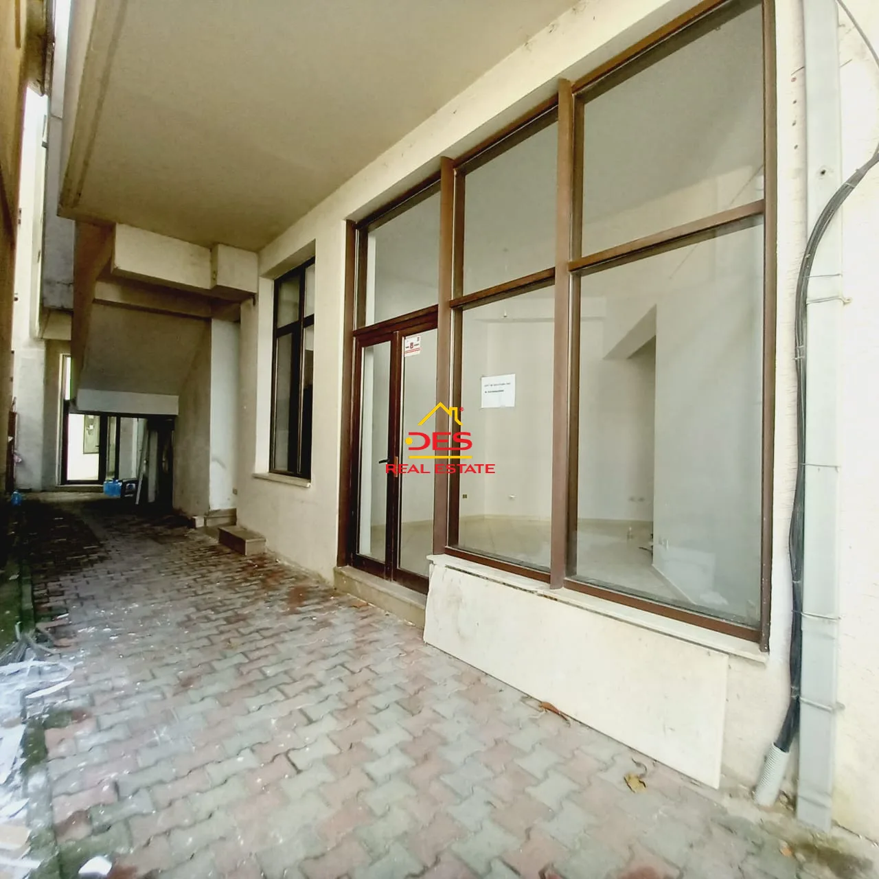 Jepet njësi biznesi me qira pranë xhamisë ,vlorë