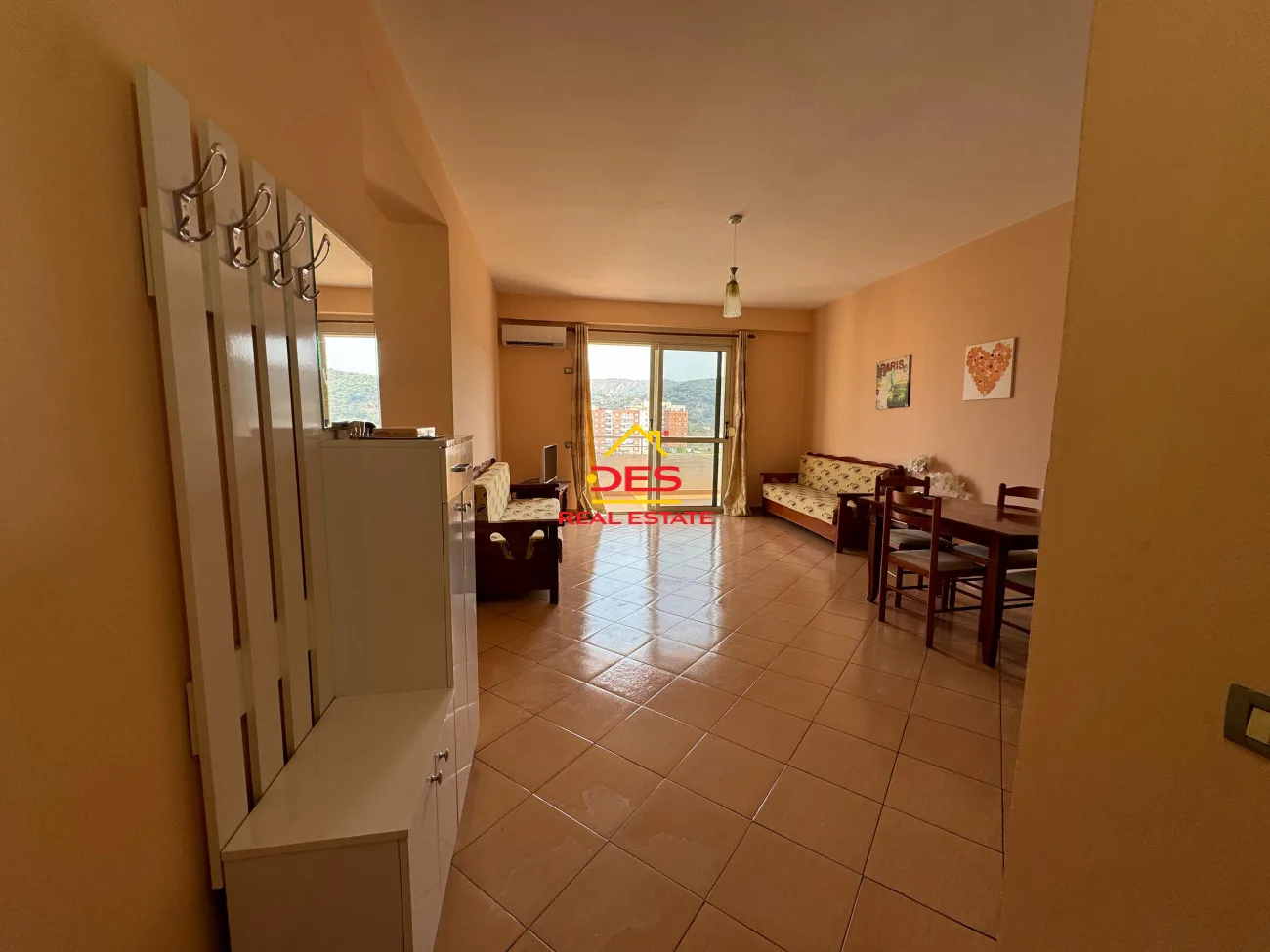 Jepet me qira apartament 1+1 pranë chic hotel në lungomare!