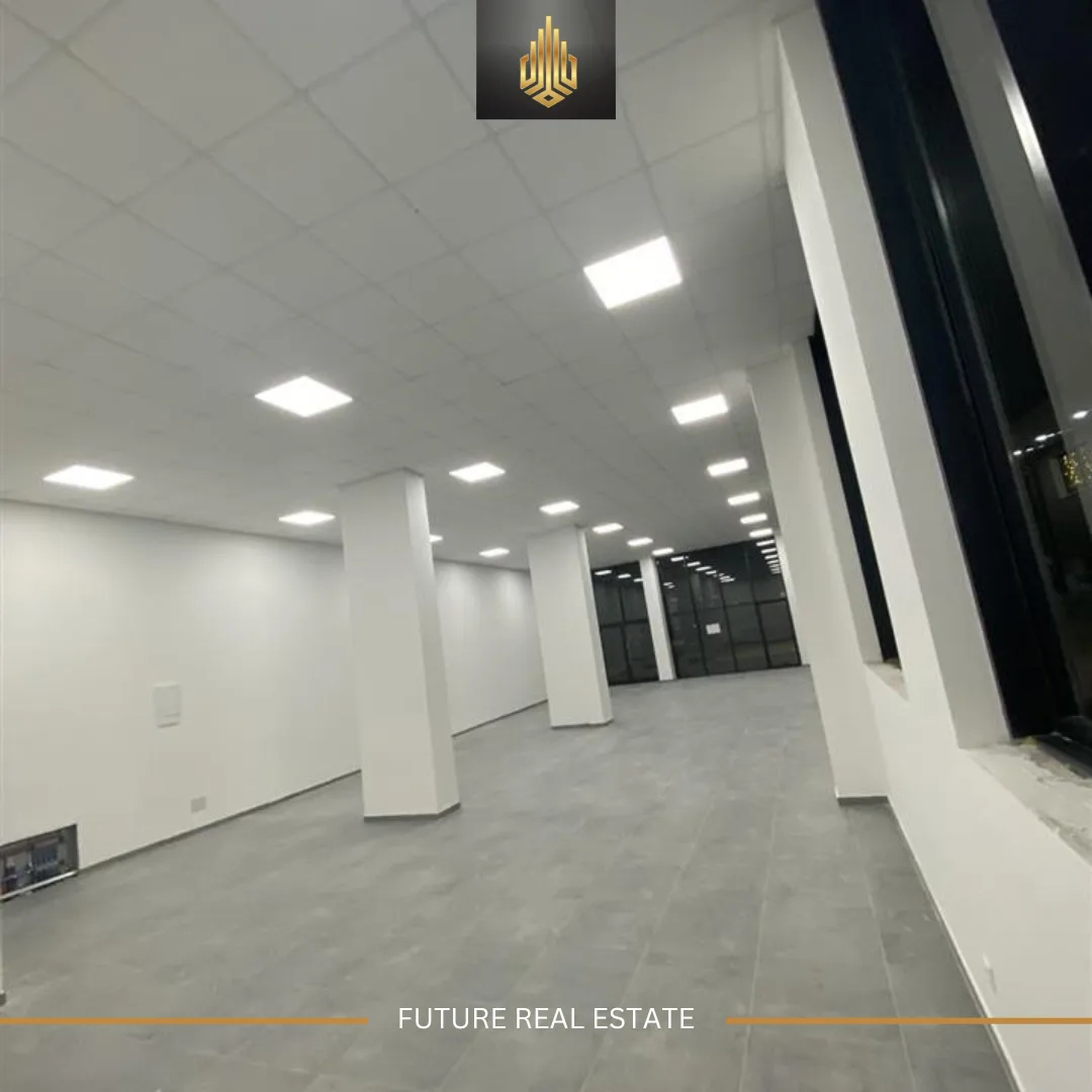 Lokal me QERA/180m²