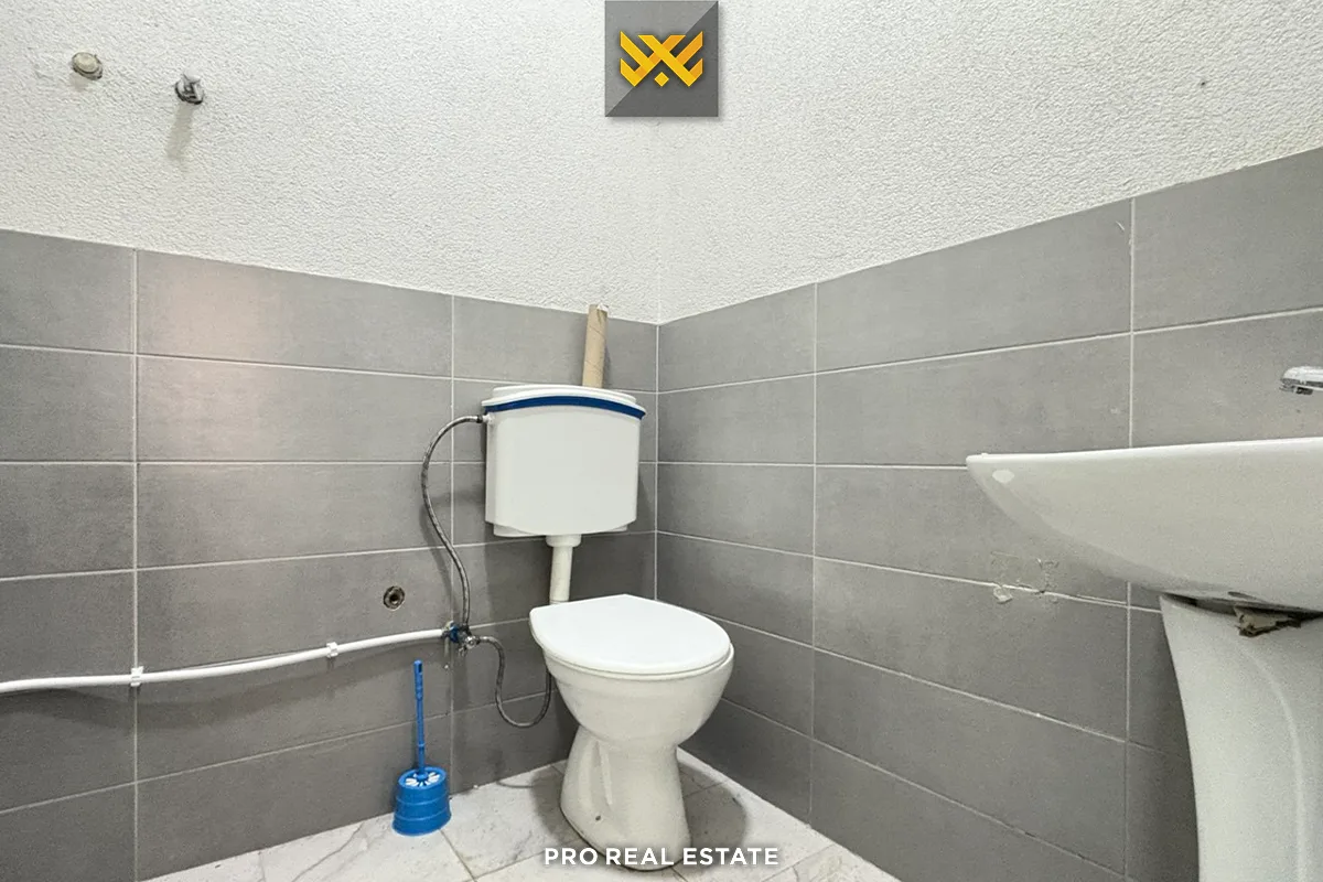 Lokal 150m² me #QIRA në Fushë Kosovë