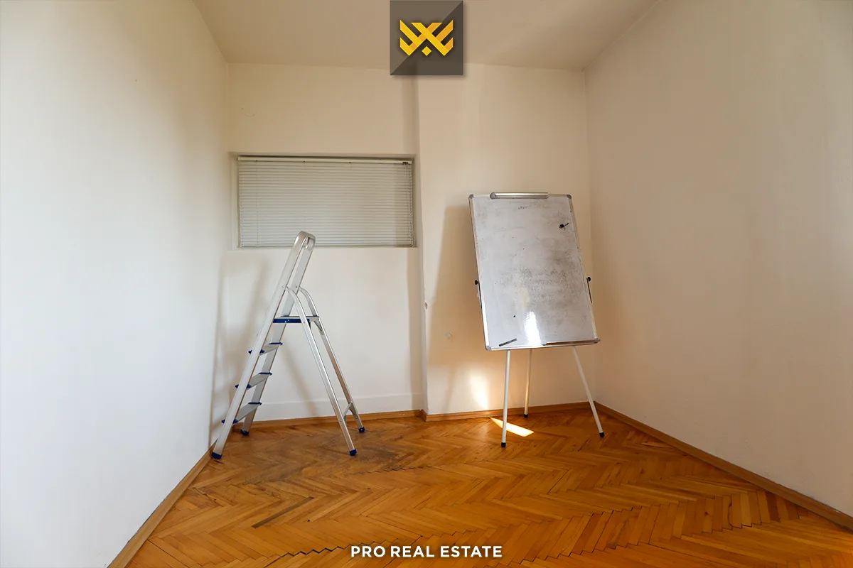 Banesë / Zyrë 100m² me #QIRA në Qendër