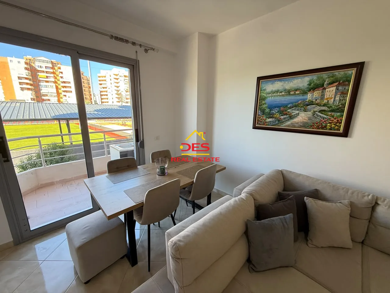 Jepet me qira apartament 2+1 me verandë pranë stadiumit “flamurtari”, vlorë