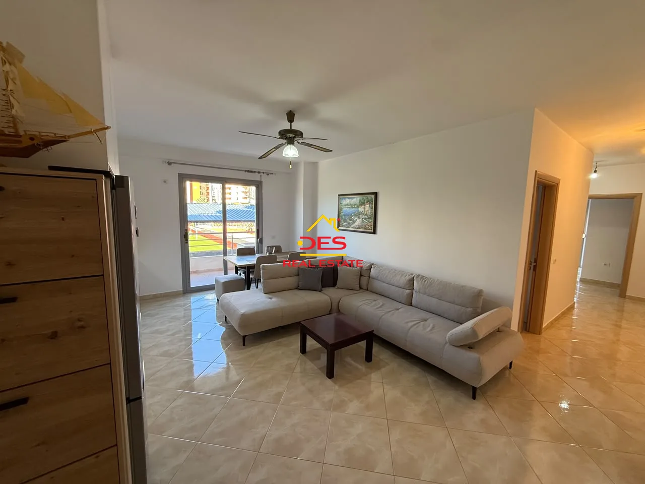 Jepet me qira apartament 2+1 me verandë pranë stadiumit “flamurtari”, vlorë