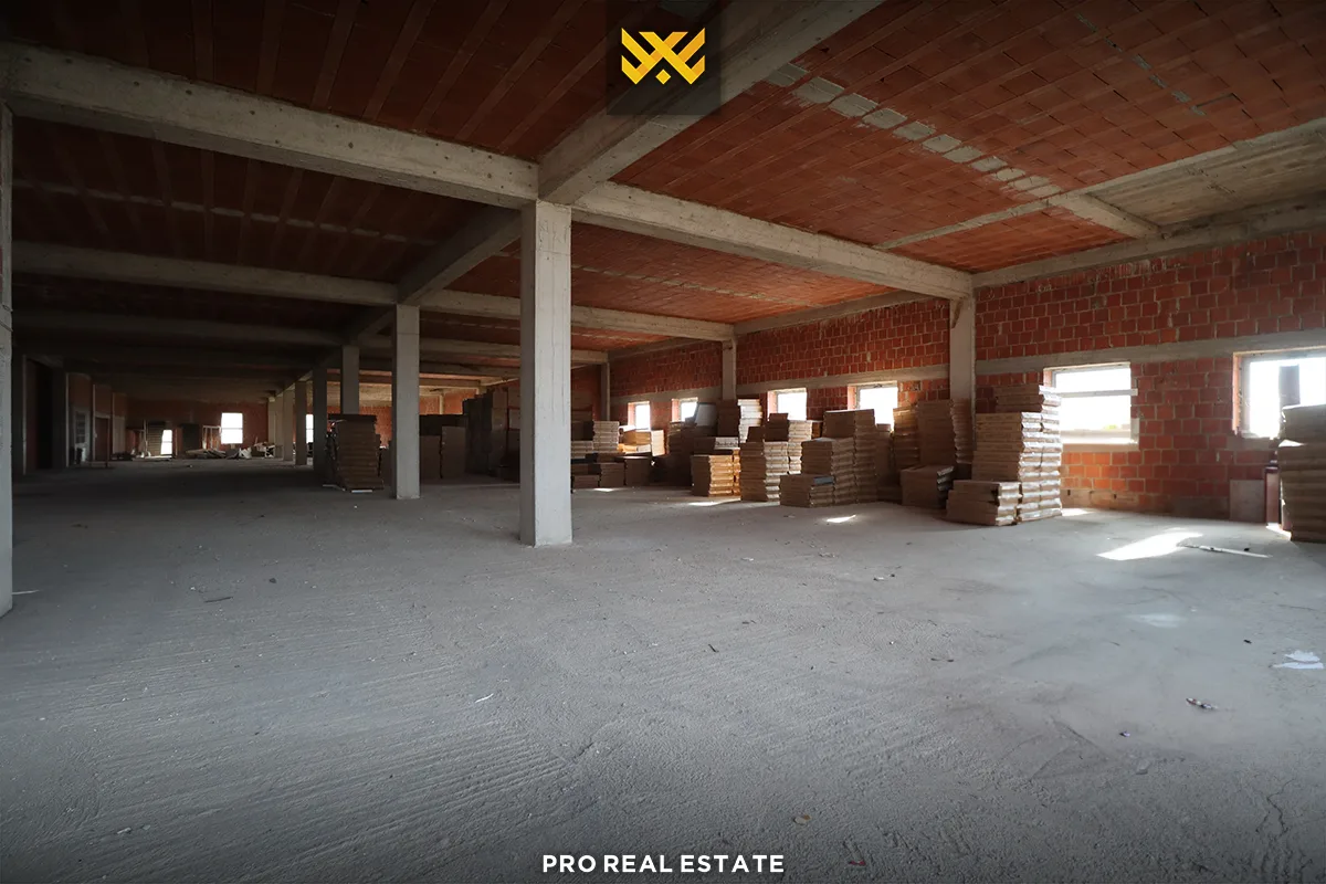 Objekt 1900m² për #SHITJE në Llugaxhi, Magjistralja Prishtinë - Ferizaj.